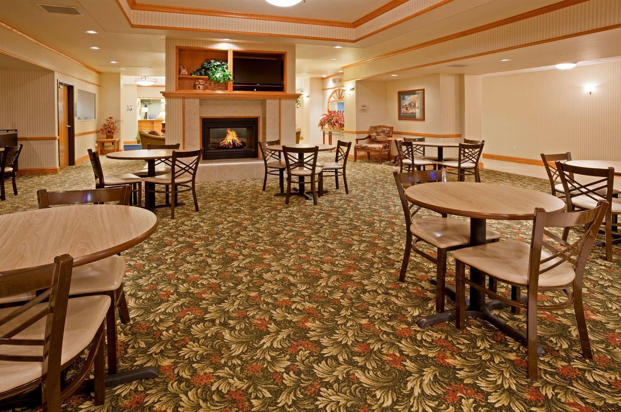 Holiday Inn Express & Suites Yankton, An Ihg Hotel Restaurant foto